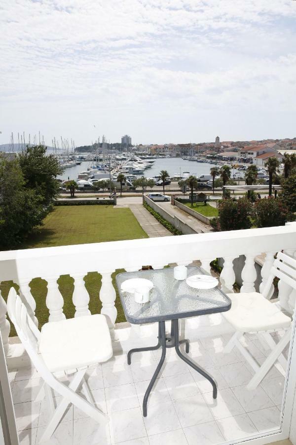 Apartment And Rooms Villa Kolonada Водице Екстериор снимка
